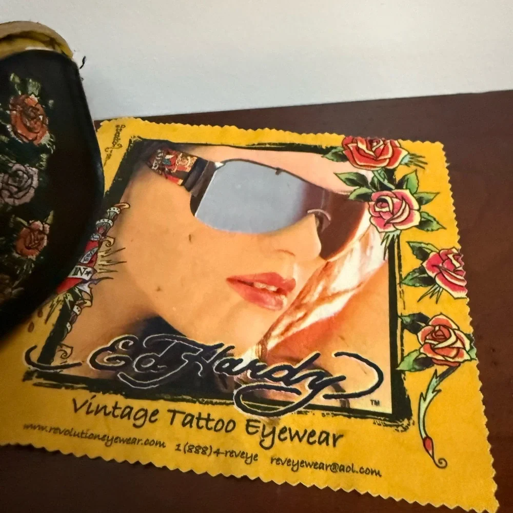 Ed Hardy Black eye glass case and cloth with Embroidered Design